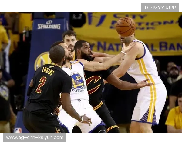 活塞利用失误得分,分差一点点拉开